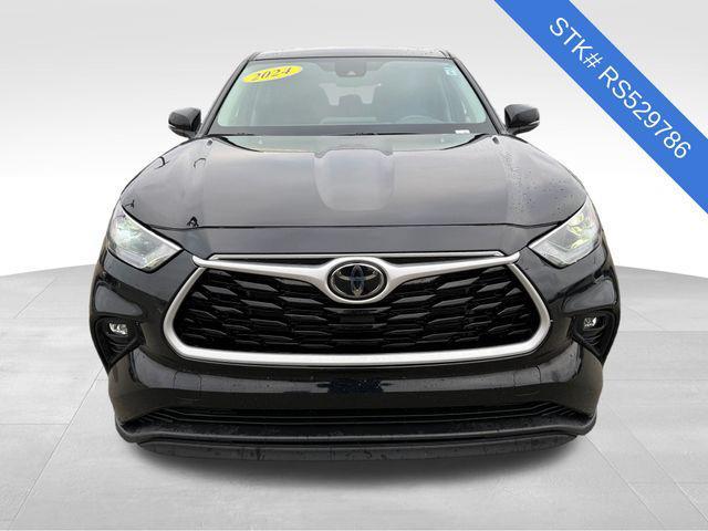 used 2024 Toyota Highlander car, priced at $32,499