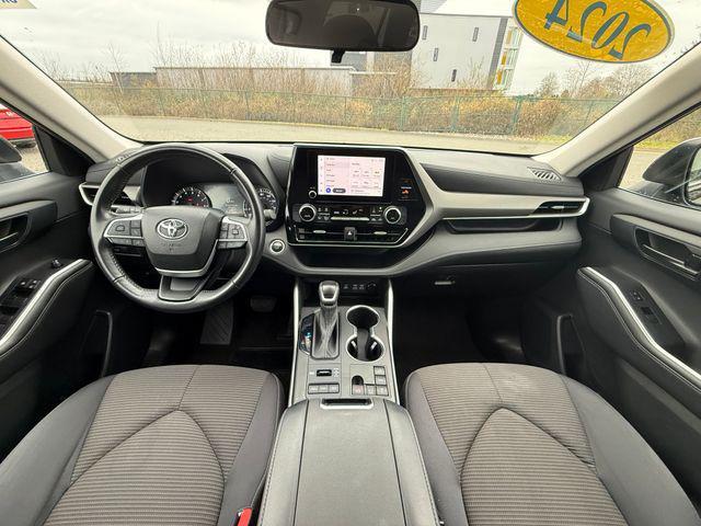 used 2024 Toyota Highlander car, priced at $32,499