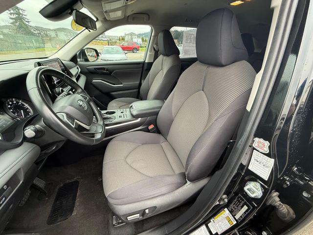 used 2024 Toyota Highlander car, priced at $32,499
