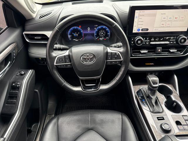 used 2023 Toyota Highlander car, priced at $33,999