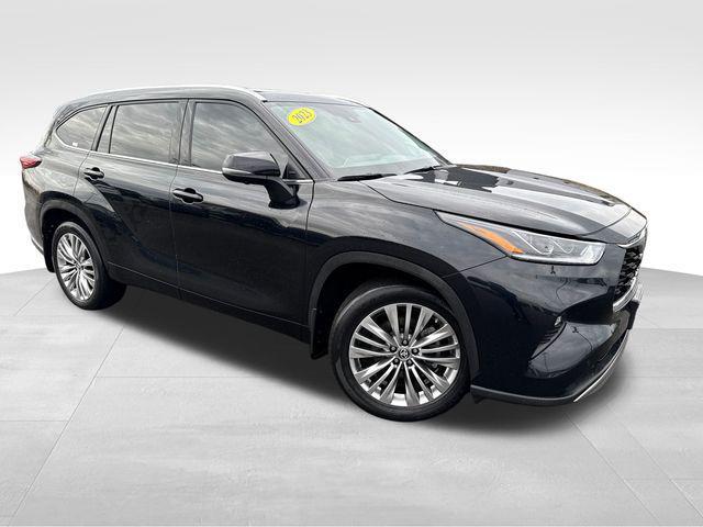 used 2023 Toyota Highlander car, priced at $33,999