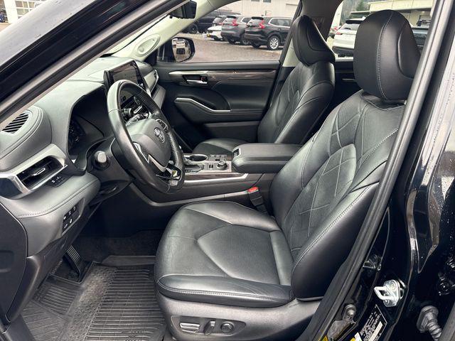 used 2023 Toyota Highlander car, priced at $33,999