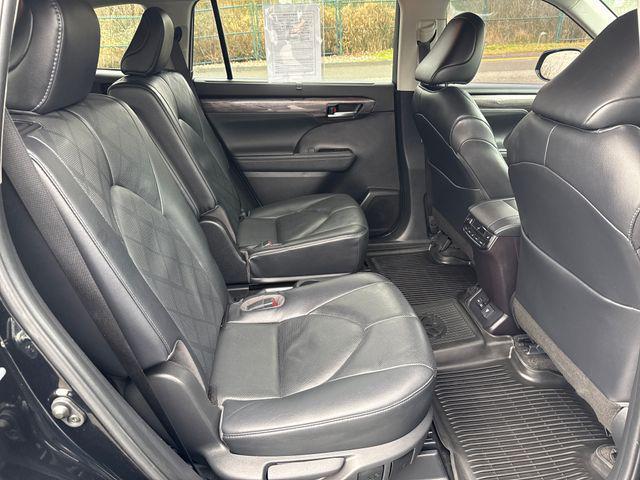 used 2023 Toyota Highlander car, priced at $33,999