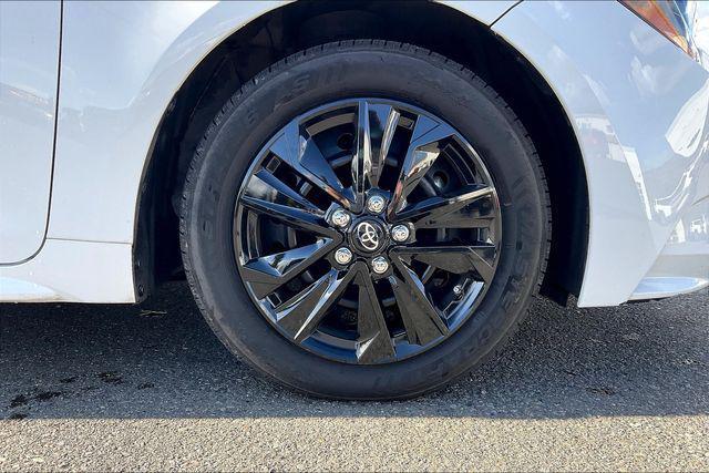 2020 Super White Toyota Corolla