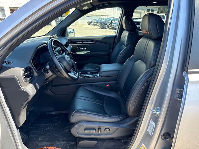 used 2025 Honda Pilot car, priced at $44,354