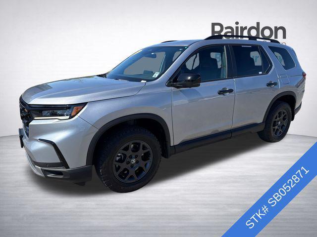 used 2025 Honda Pilot car, priced at $44,354