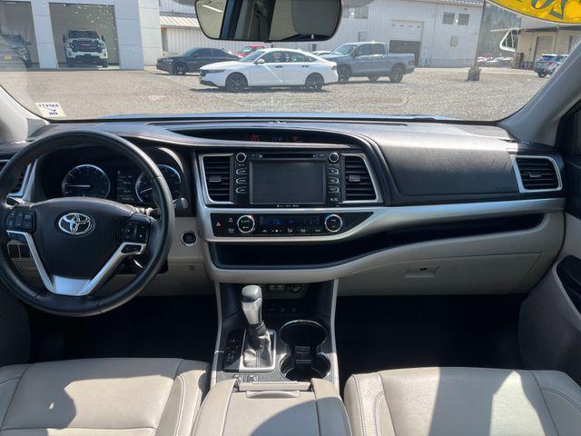 used 2018 Toyota Highlander car, priced at $22,614