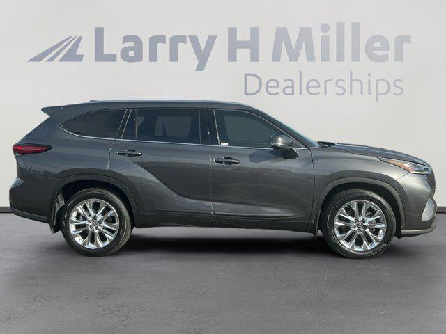 used 2023 Toyota Highlander car, priced at $40,069
