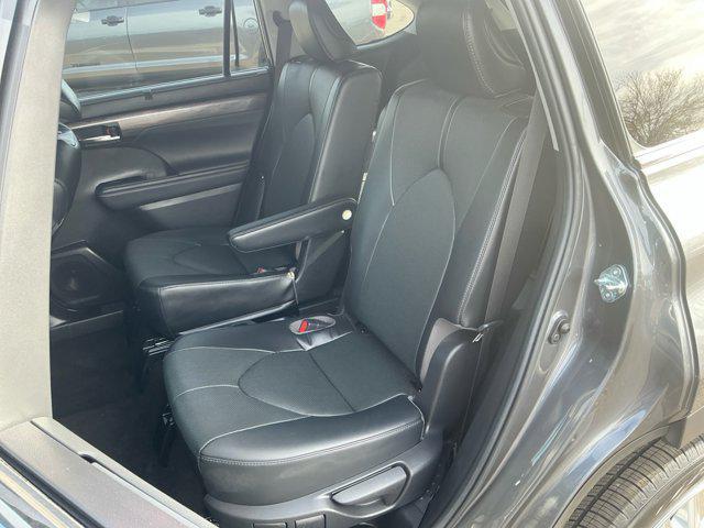 used 2023 Toyota Highlander car, priced at $40,069