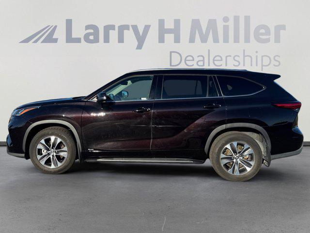 used 2020 Toyota Highlander Hybrid car, priced at $31,989