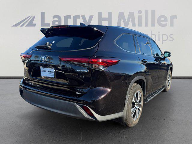 used 2020 Toyota Highlander Hybrid car, priced at $31,989