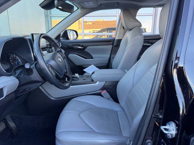 used 2020 Toyota Highlander Hybrid car, priced at $31,989