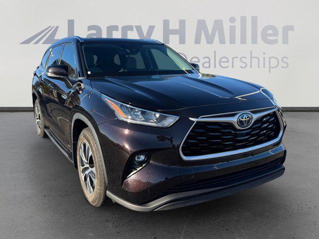 used 2020 Toyota Highlander Hybrid car, priced at $31,989