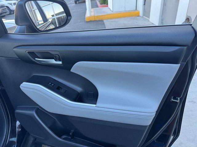 used 2020 Toyota Highlander Hybrid car, priced at $31,989