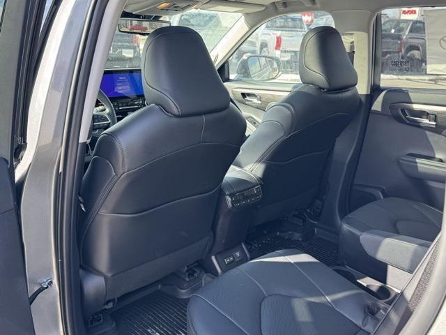 new 2026 Toyota Highlander Hybrid car, priced at $58,922