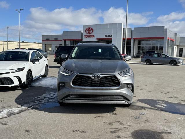 new 2026 Toyota Highlander Hybrid car, priced at $58,922