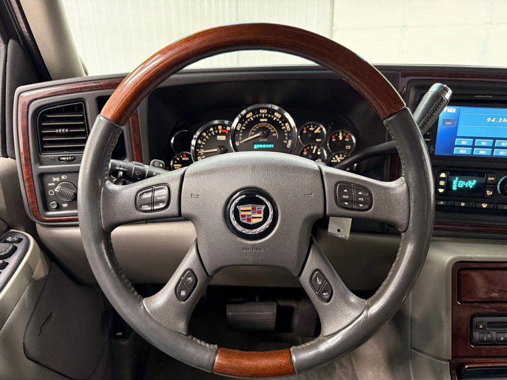 used 2005 Cadillac Escalade EXT car, priced at $14,900