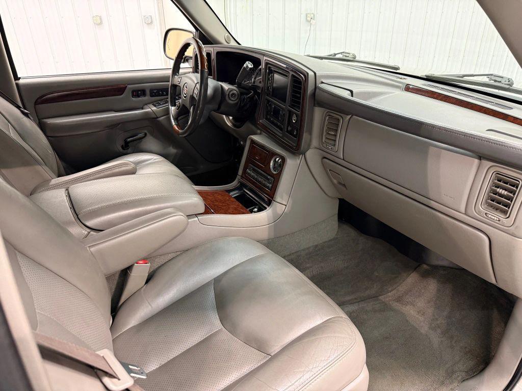 used 2005 Cadillac Escalade EXT car, priced at $14,900