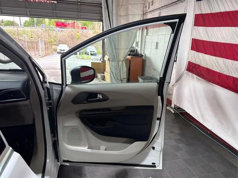 used 2023 Chrysler Pacifica car, priced at $22,555