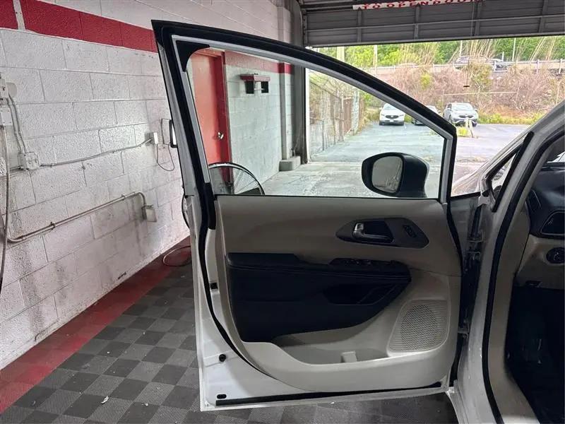 used 2023 Chrysler Pacifica car, priced at $22,555