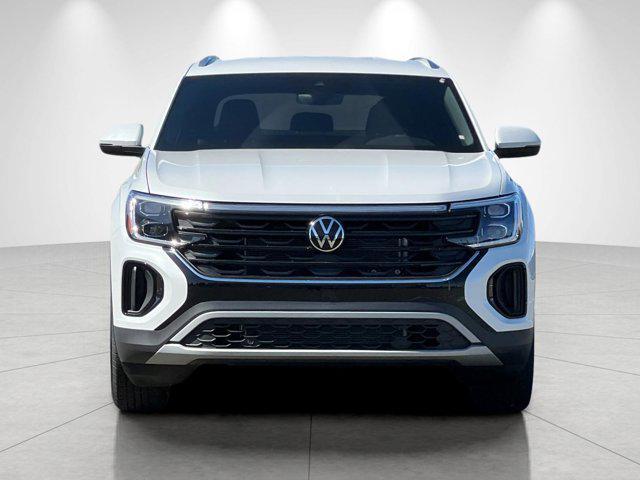 new 2026 Volkswagen Atlas Cross Sport car, priced at $40,654