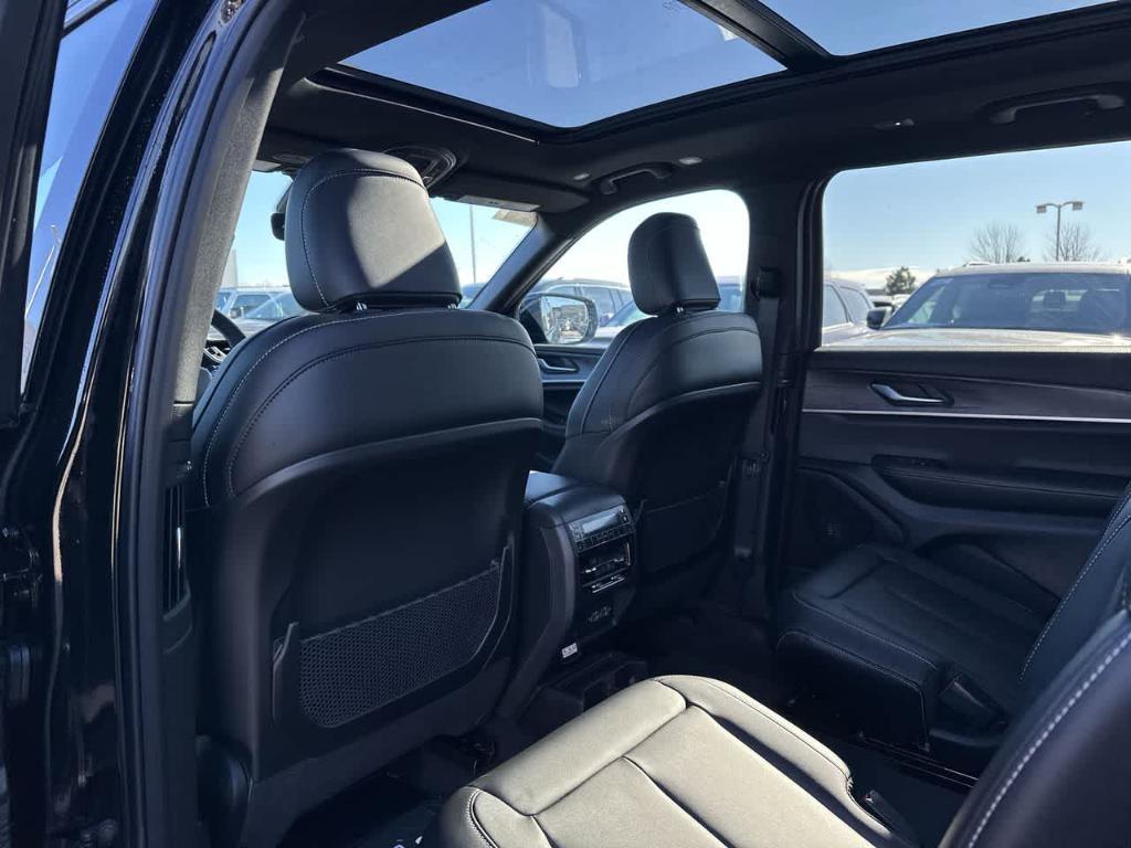 new 2025 Jeep Grand Cherokee L car, priced at $53,199