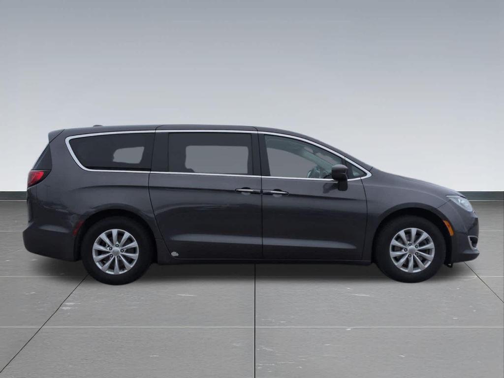 used 2018 Chrysler Pacifica car, priced at $12,786