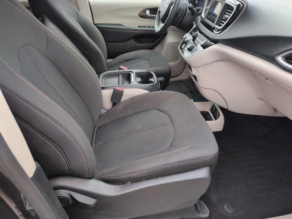 used 2018 Chrysler Pacifica car, priced at $12,786