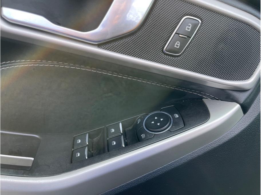 2022 Agate Black Metallic Ford Explorer