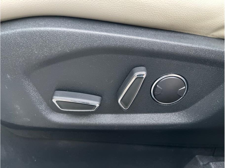 used 2017 Ford Edge car, priced at $13,900