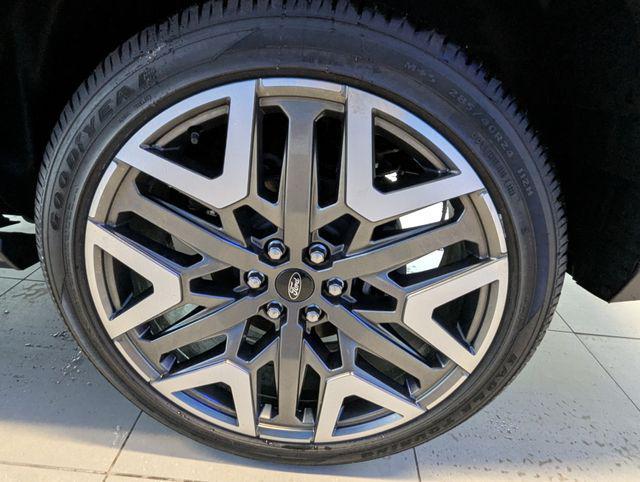 new 2025 Ford Expedition car, priced at $90,229