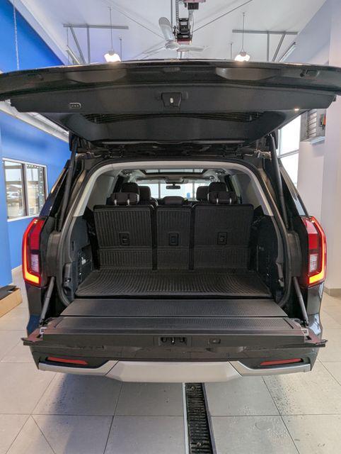 new 2025 Ford Expedition car, priced at $90,229