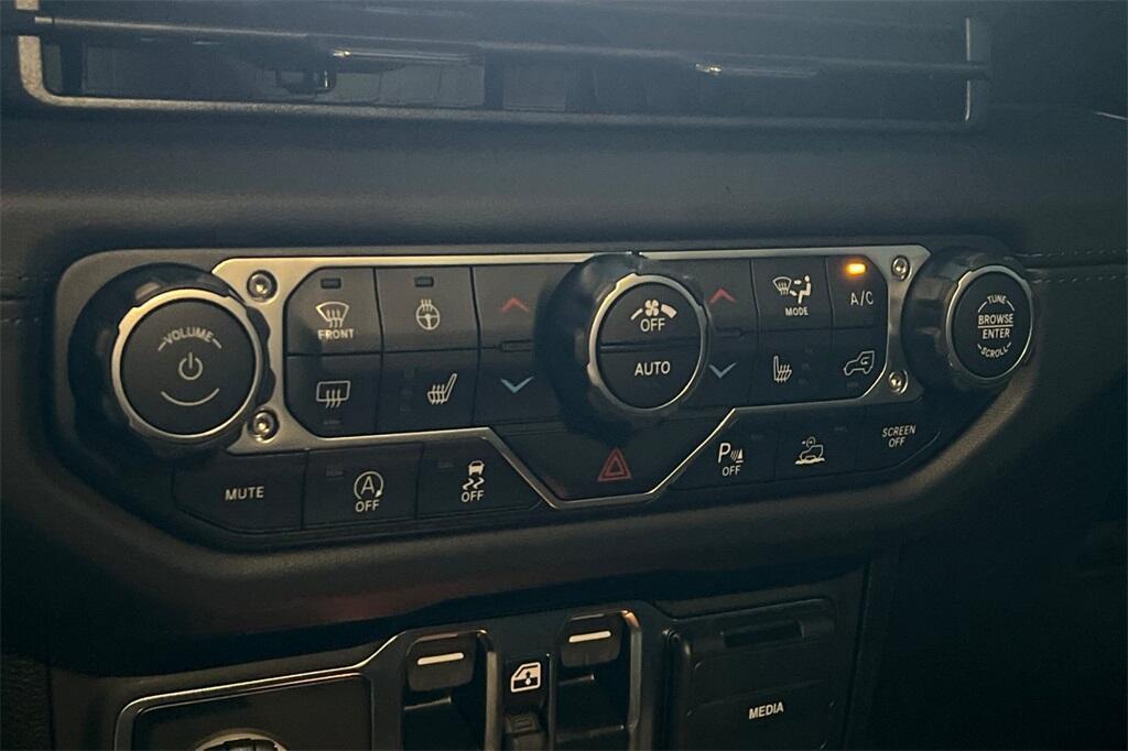 new 2025 Jeep Gladiator car, priced at $55,405