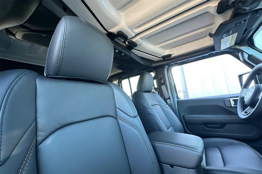 new 2025 Jeep Gladiator car, priced at $48,365