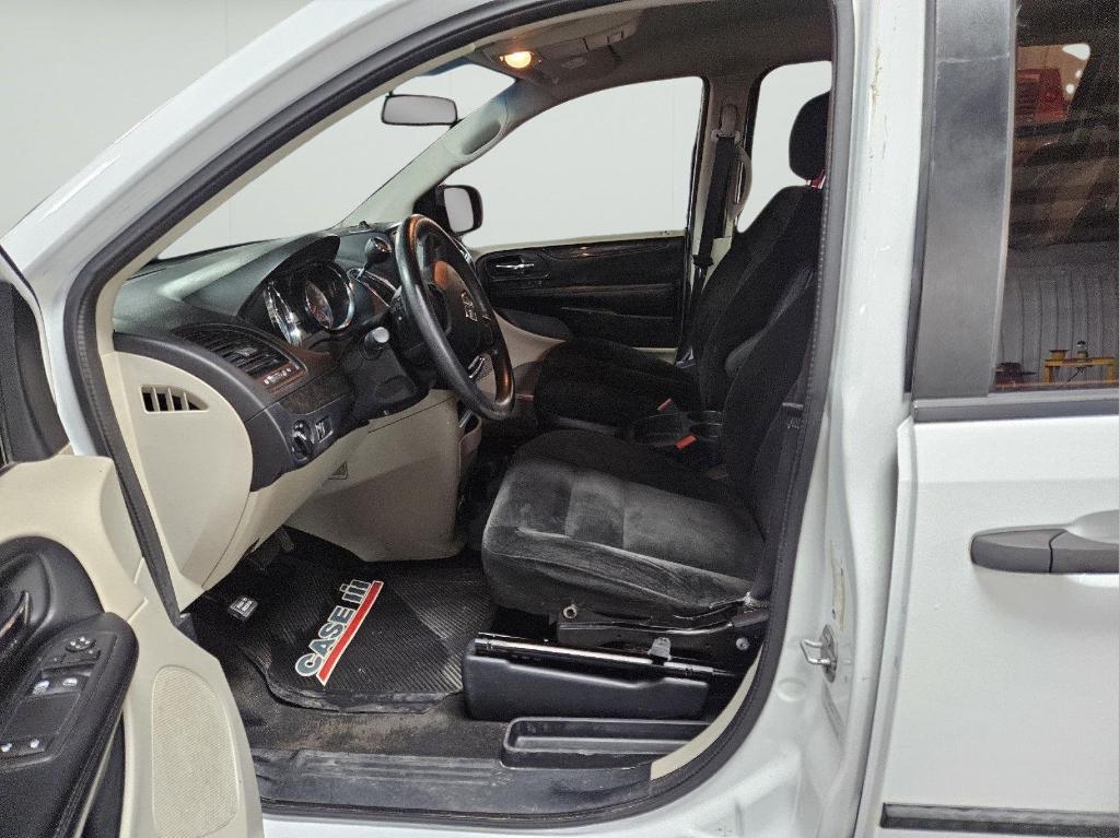 used 2016 Dodge Grand Caravan car