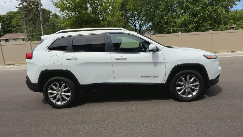 used 2018 Jeep Cherokee car, priced at $15,812