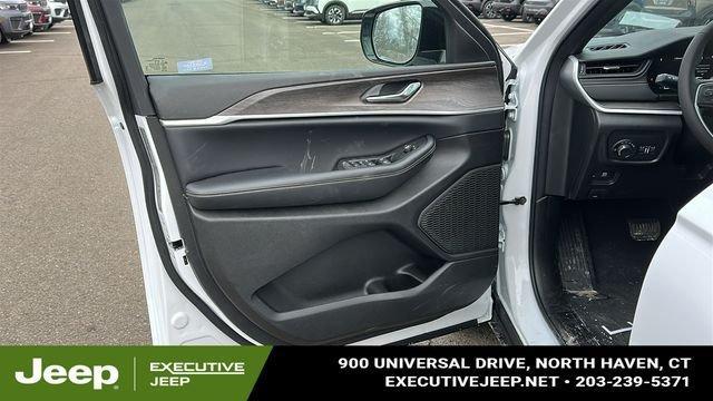 new 2026 Jeep Grand Cherokee car, priced at $42,655