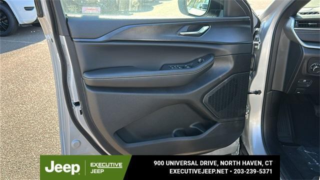 new 2025 Jeep Grand Cherokee car, priced at $40,415