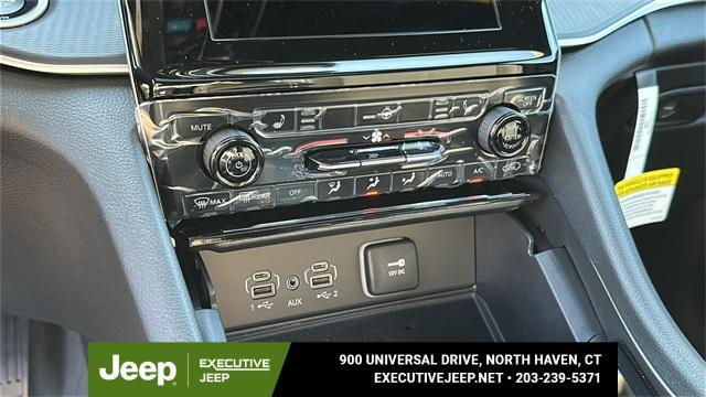 new 2025 Jeep Grand Cherokee car, priced at $40,415