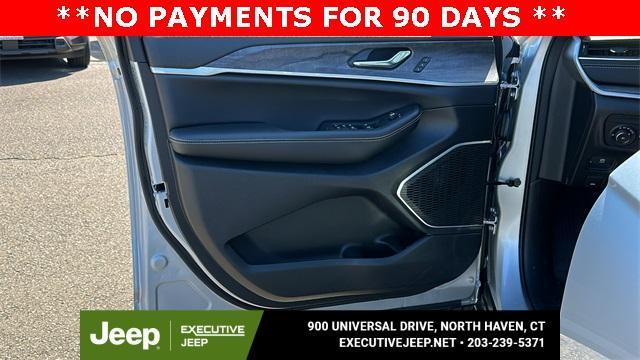 new 2025 Jeep Grand Cherokee car, priced at $52,160