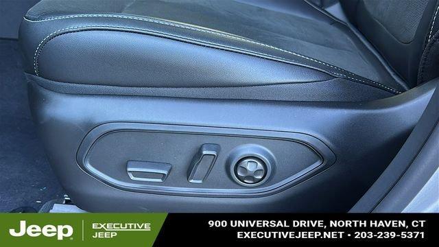 new 2025 Jeep Grand Cherokee car, priced at $41,620