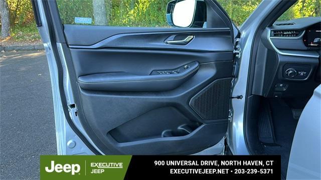 new 2025 Jeep Grand Cherokee car, priced at $47,120