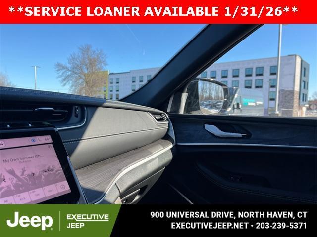 new 2025 Jeep Grand Cherokee car, priced at $39,999