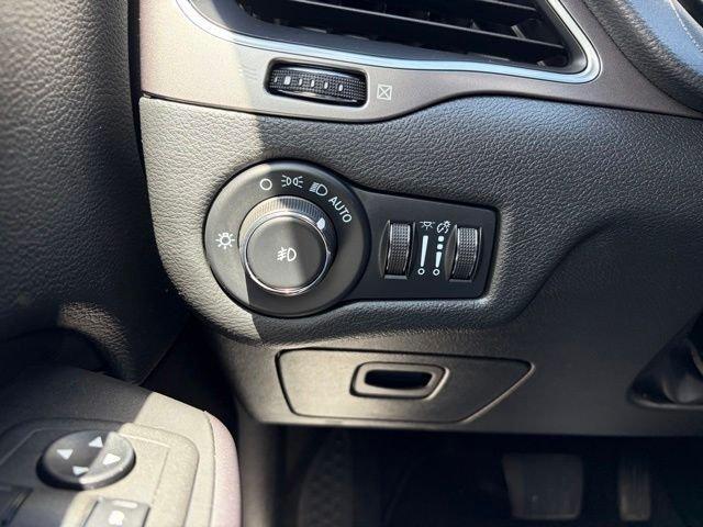 used 2022 Jeep Cherokee car, priced at $25,518