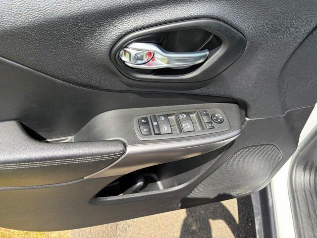 used 2022 Jeep Cherokee car, priced at $25,518