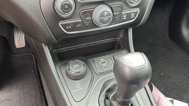 used 2022 Jeep Cherokee car, priced at $25,718