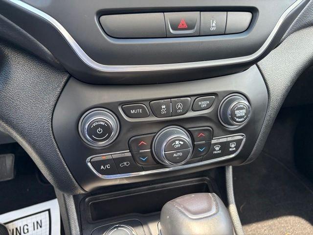 used 2022 Jeep Cherokee car, priced at $25,518