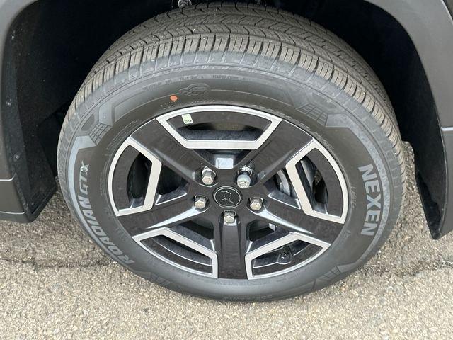 new 2026 Jeep Cherokee car, priced at $43,405