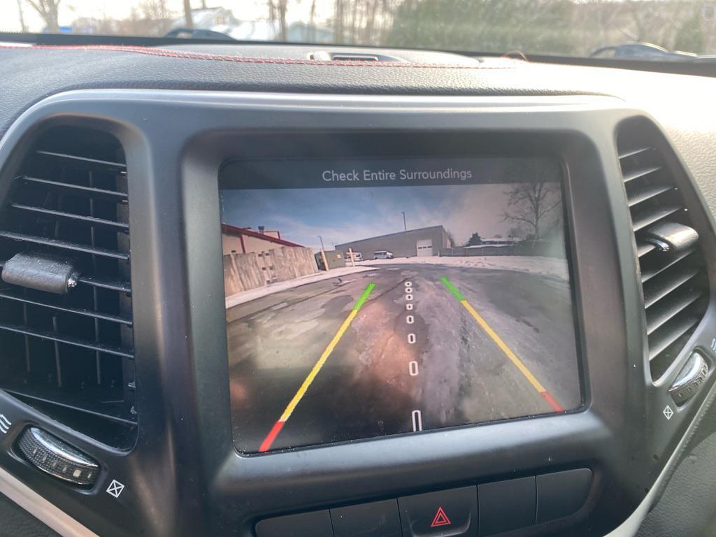 used 2015 Jeep Cherokee car, priced at $10,995