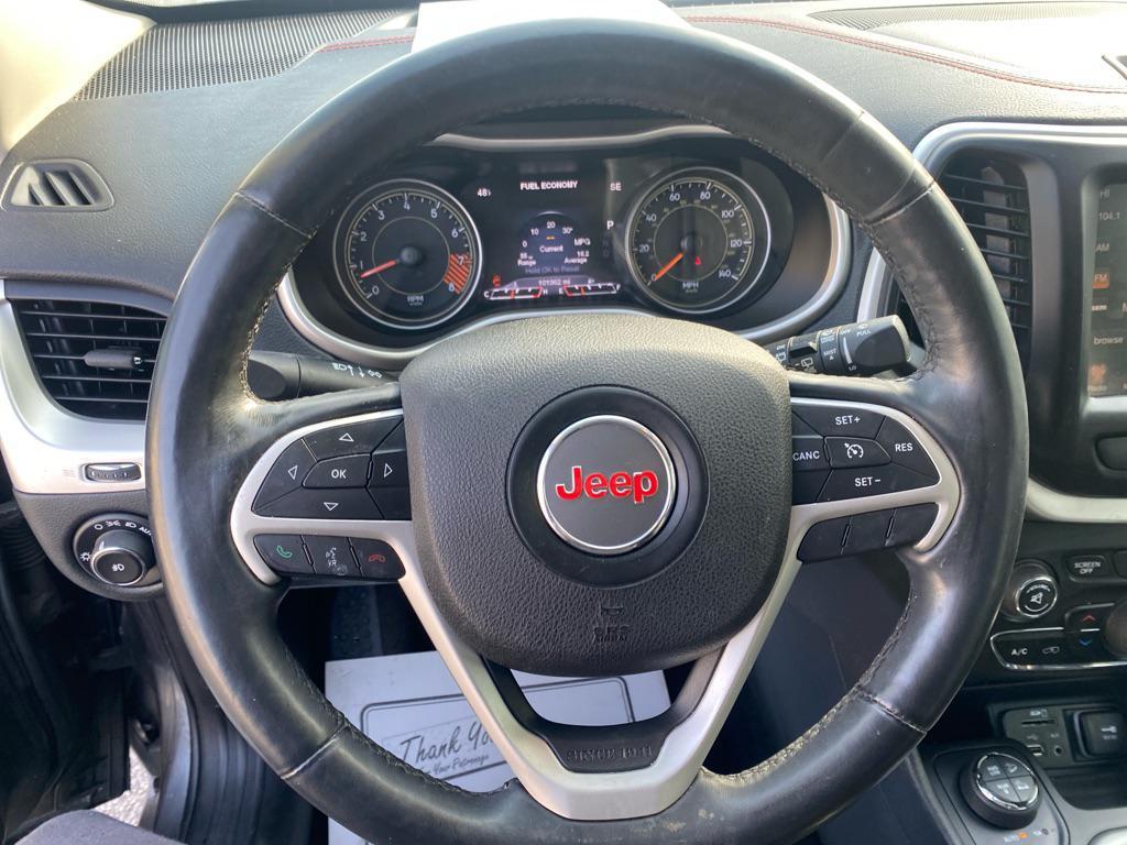 used 2015 Jeep Cherokee car, priced at $10,995